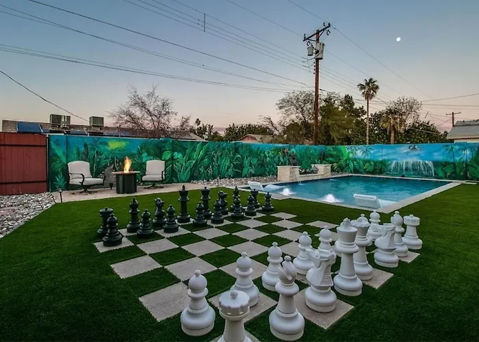 Charming Zen With Heated Pool, Pool Table, Arcade And Mini Golf.
