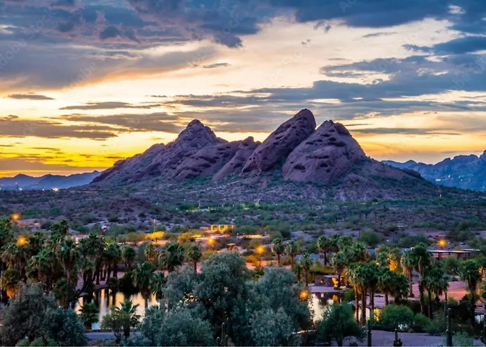 Holiday home Charming Zen With Heated Pool, Pool Table, Arcade And Mini Golf. Scottsdale