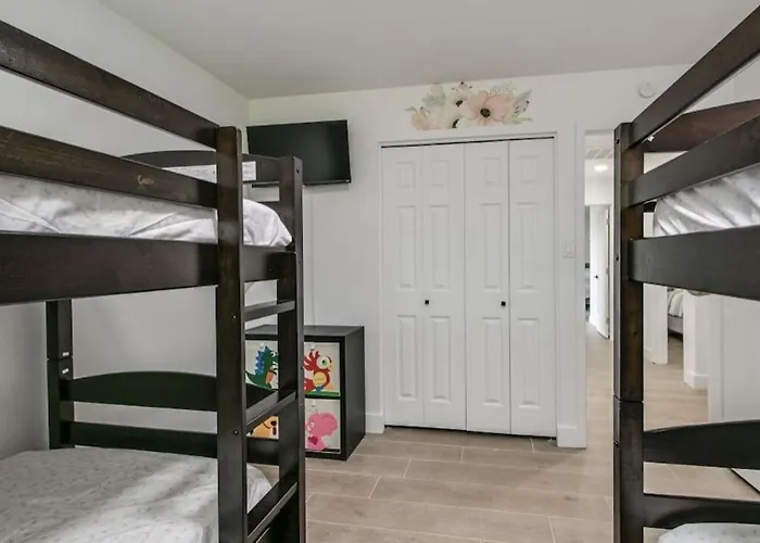 Charming Zen With Heated Pool, Pool Table, Arcade And Mini Golf.