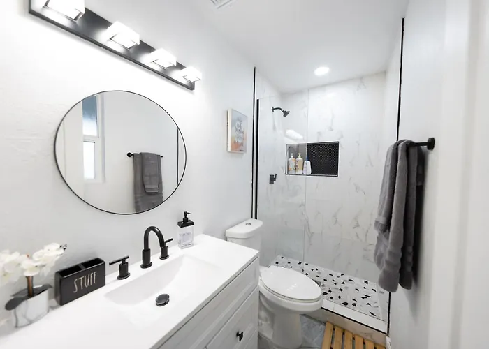Holiday home Charming Zen With Heated Pool, Pool Table, Arcade And Mini Golf.