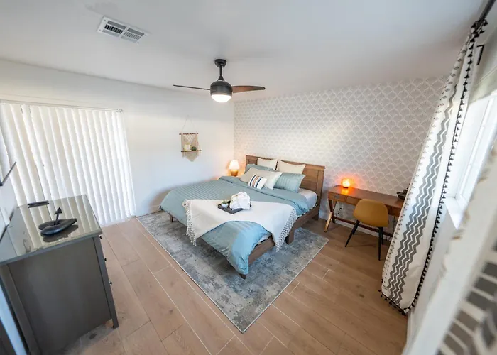 Holiday home Charming Zen With Heated Pool, Pool Table, Arcade And Mini Golf.