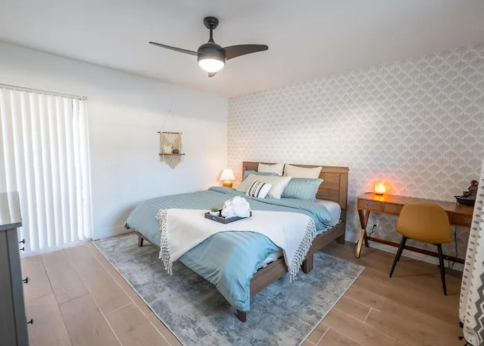 Holiday home Charming Zen With Heated Pool, Pool Table, Arcade And Mini Golf.