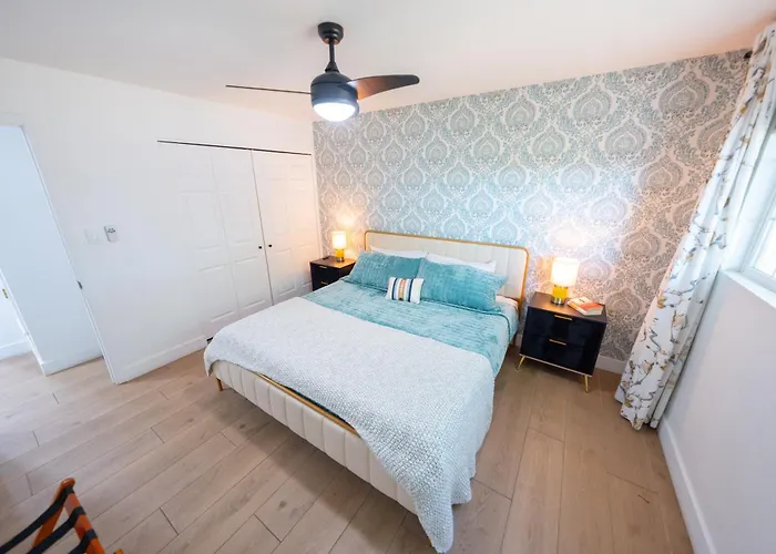 Holiday home Charming Zen With Heated Pool, Pool Table, Arcade And Mini Golf. Scottsdale