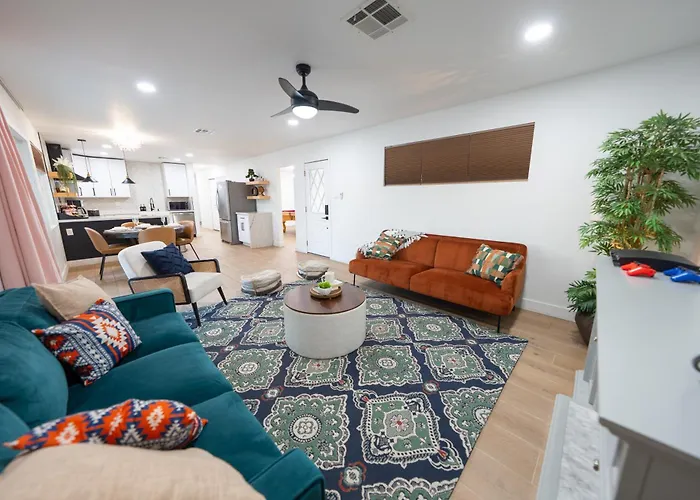 Holiday home Charming Zen With Heated Pool, Pool Table, Arcade And Mini Golf.