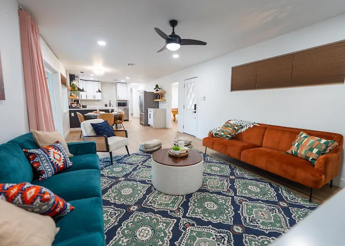 Charming Zen With Heated Pool, Pool Table, Arcade And Mini Golf.